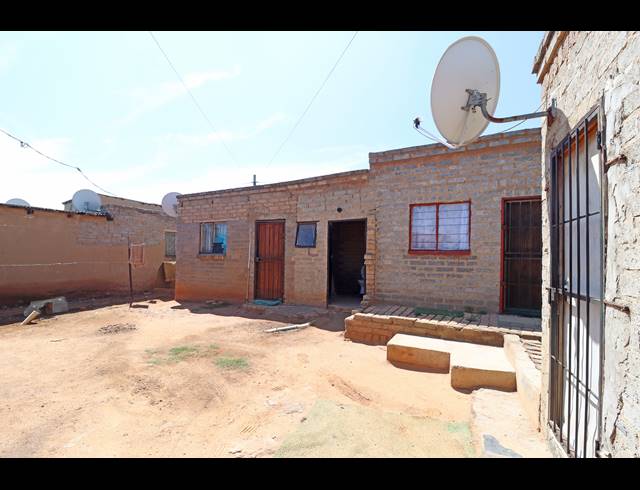 9 BEDROOM HOUSE FOR SALE IN COSMO CITY